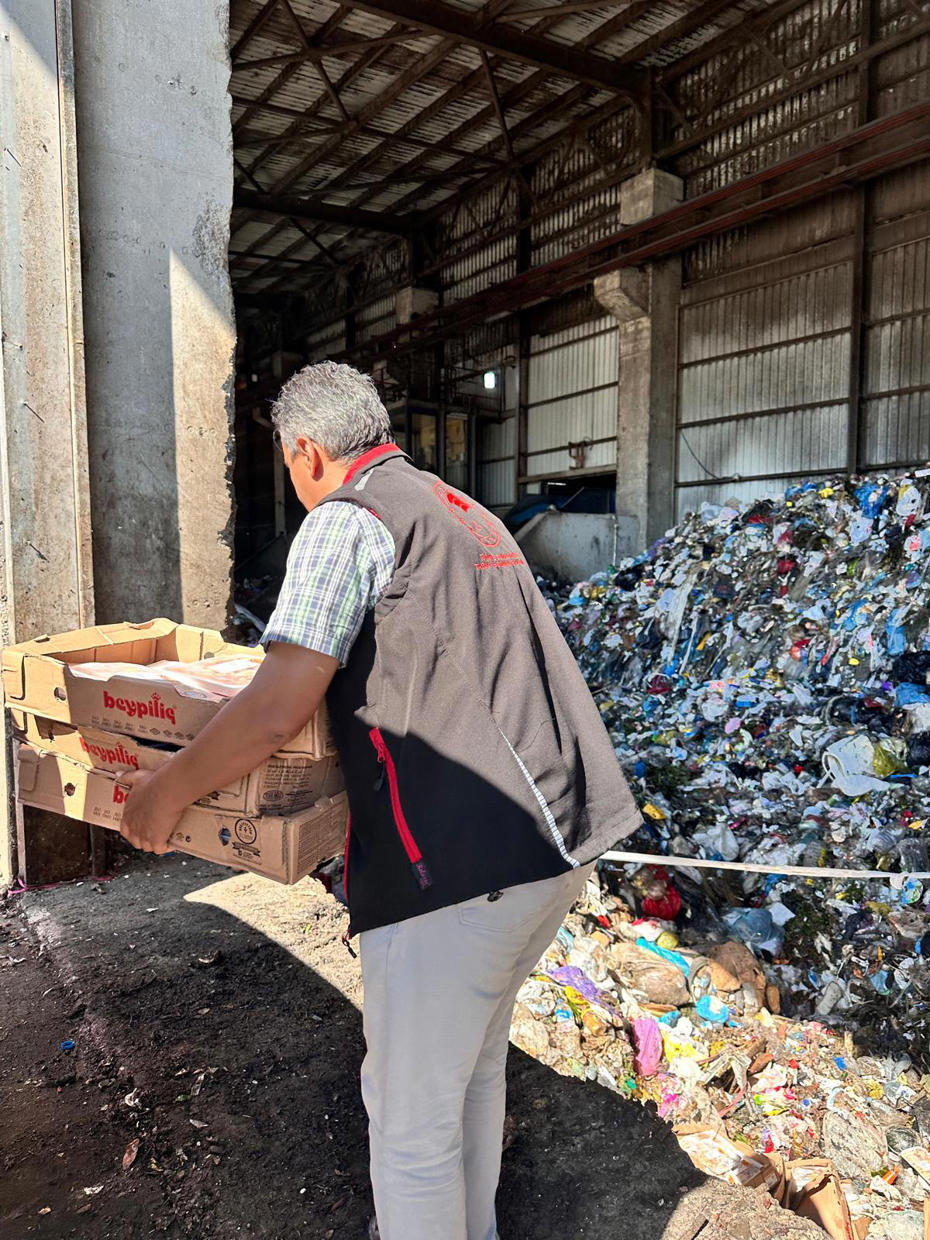 Sakarya'da Güvenlik Açığı: 140 Kilogram Son Tüketim Tarihi Geçmiş Tavuk Ele Geçirildi