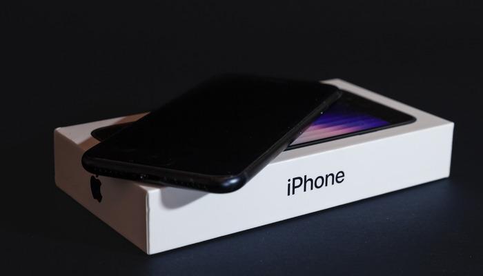 iPhone SE (3. nesil) ne zaman piyasaya sürüldü?  iPhone SE (3. nesil) çıktığında fiyatı ne kadardı ve özellikleri nelerdi?