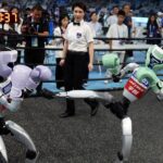 Futbol, atletizm ve kick boks: Robotlar arenada yarıştı – Son Dakika Teknoloji Haberleri