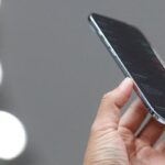 Cep telefonlarında yeni dönem! iPhone bunu ilk kez yaptı: Sim kartlar tarihe mi karışıyor?