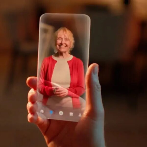 Kullanıcılar, ölen yakınlarıyla görüntülü konuşuyor: Yeni uygulama tartışma yarattı