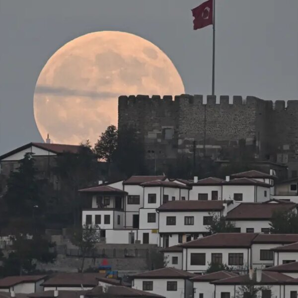 Yılın son Süper Ay’ı: Türkiye’den "Kunduz Dolunayı" manzaraları