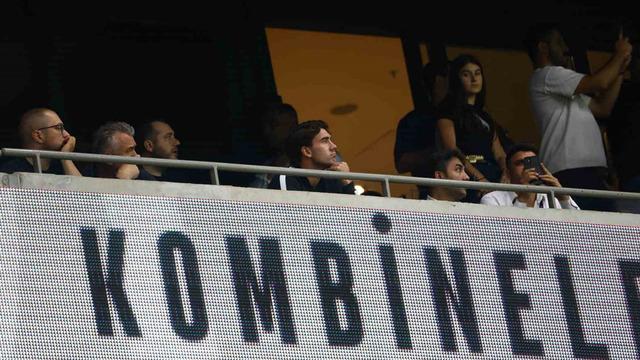 Dusan Vlahovic maçı tribünden takip etti